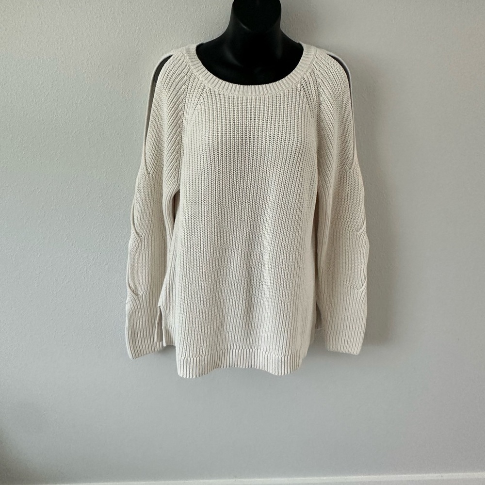 LOFT Women's Ivory Crew‎ Neck Sweater
